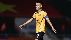 Thủ quân Doãn Ngọc Tân thay mặt đội Thanh Hóa cảm ơn người hâm mộ